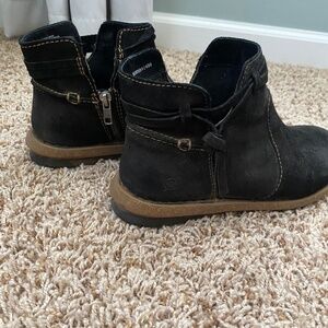 Born black leather Wynter comfort bootie. Worn twice.
